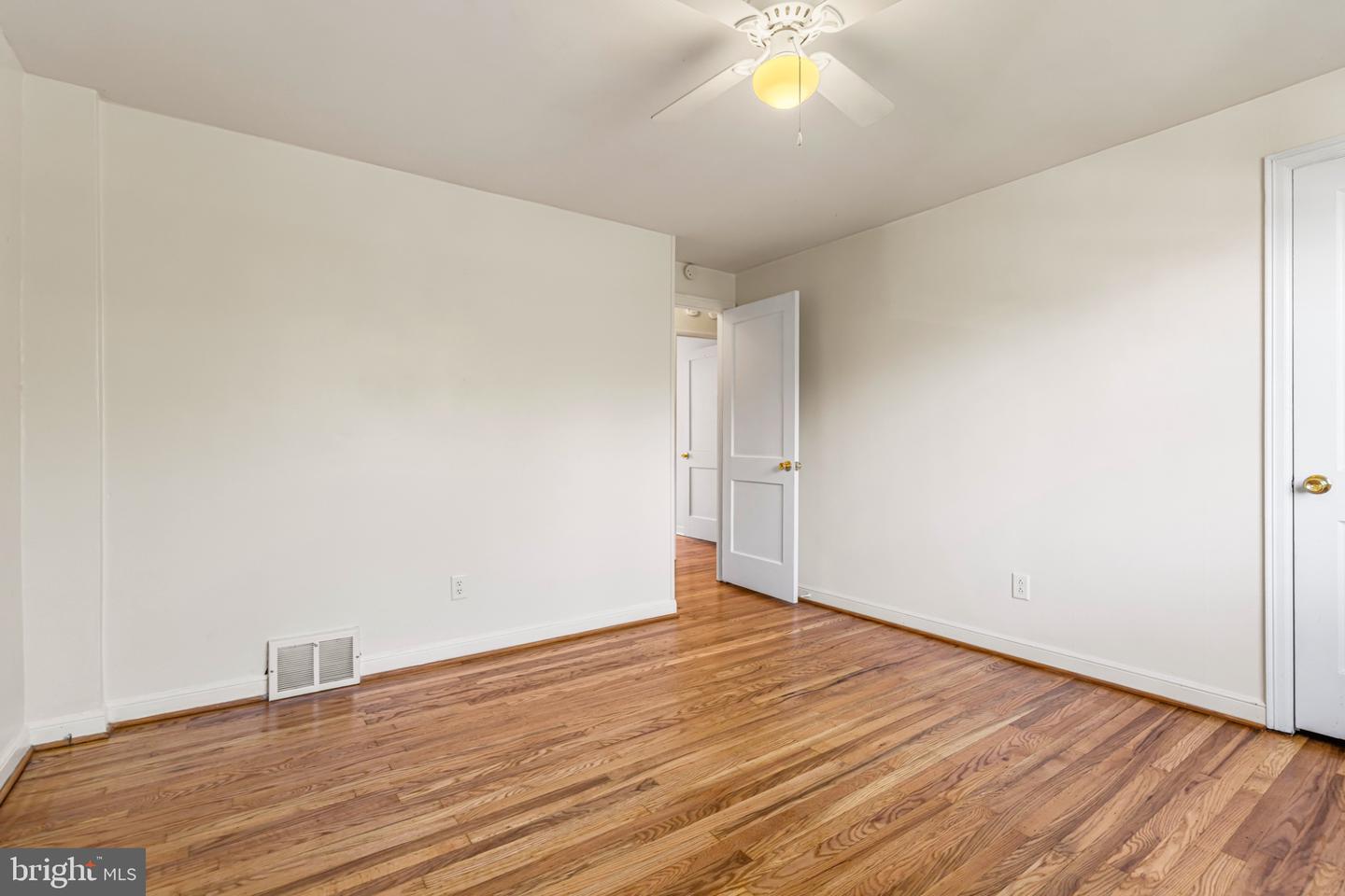 222 E Park Ave Property Photo 15