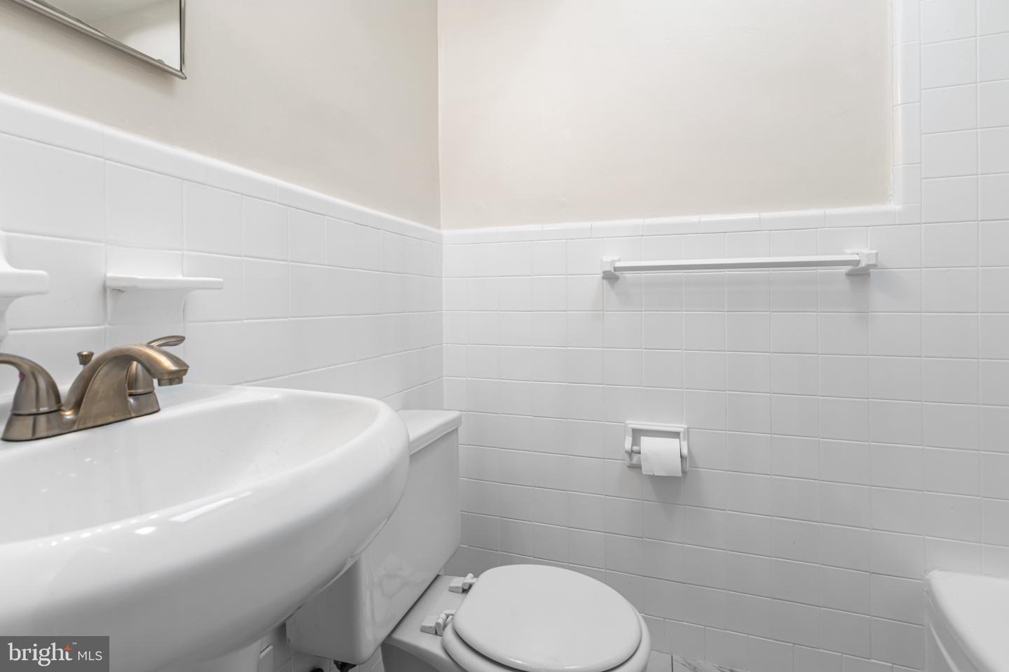 222 E Park Ave Property Photo 16