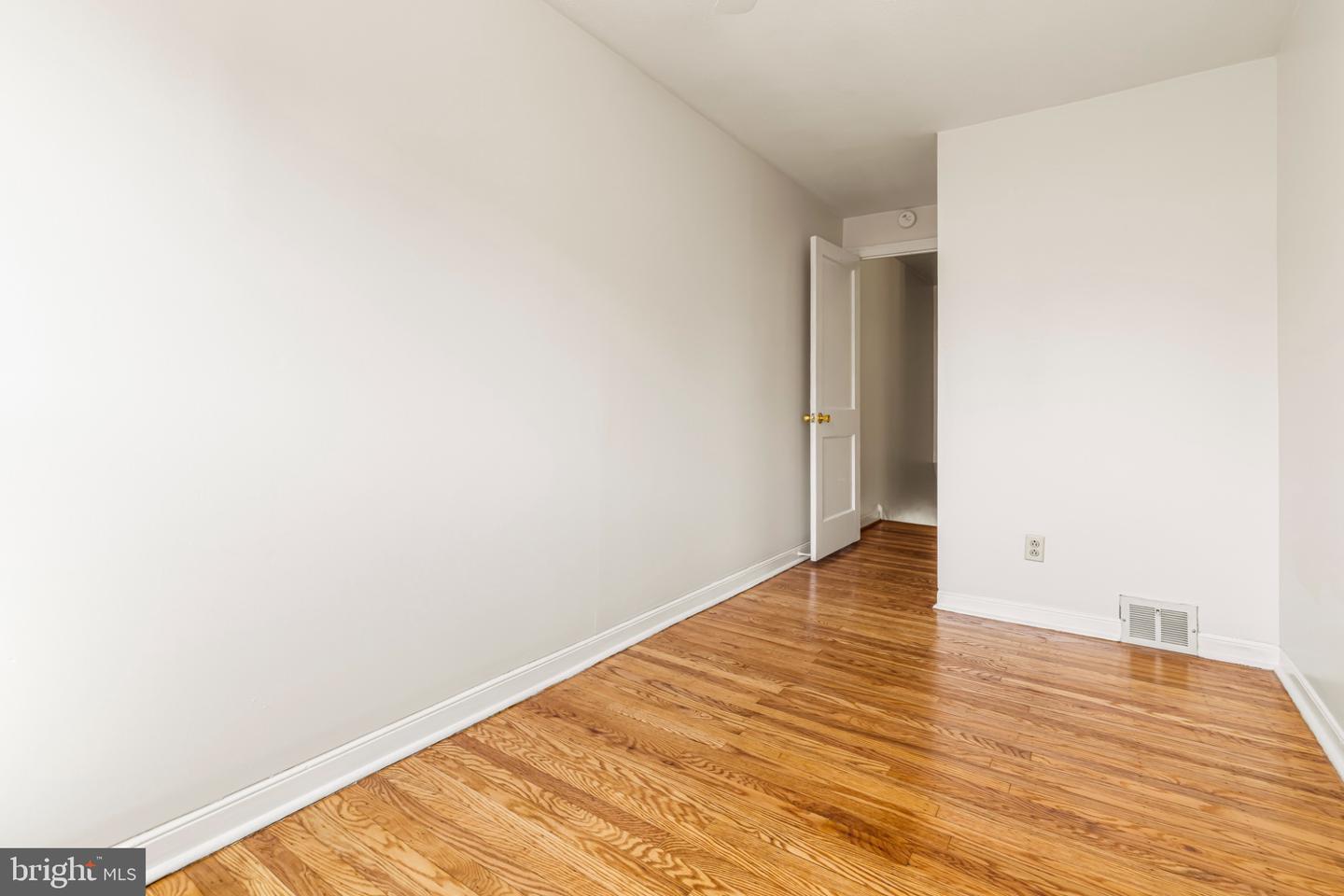 222 E Park Ave Property Photo 18