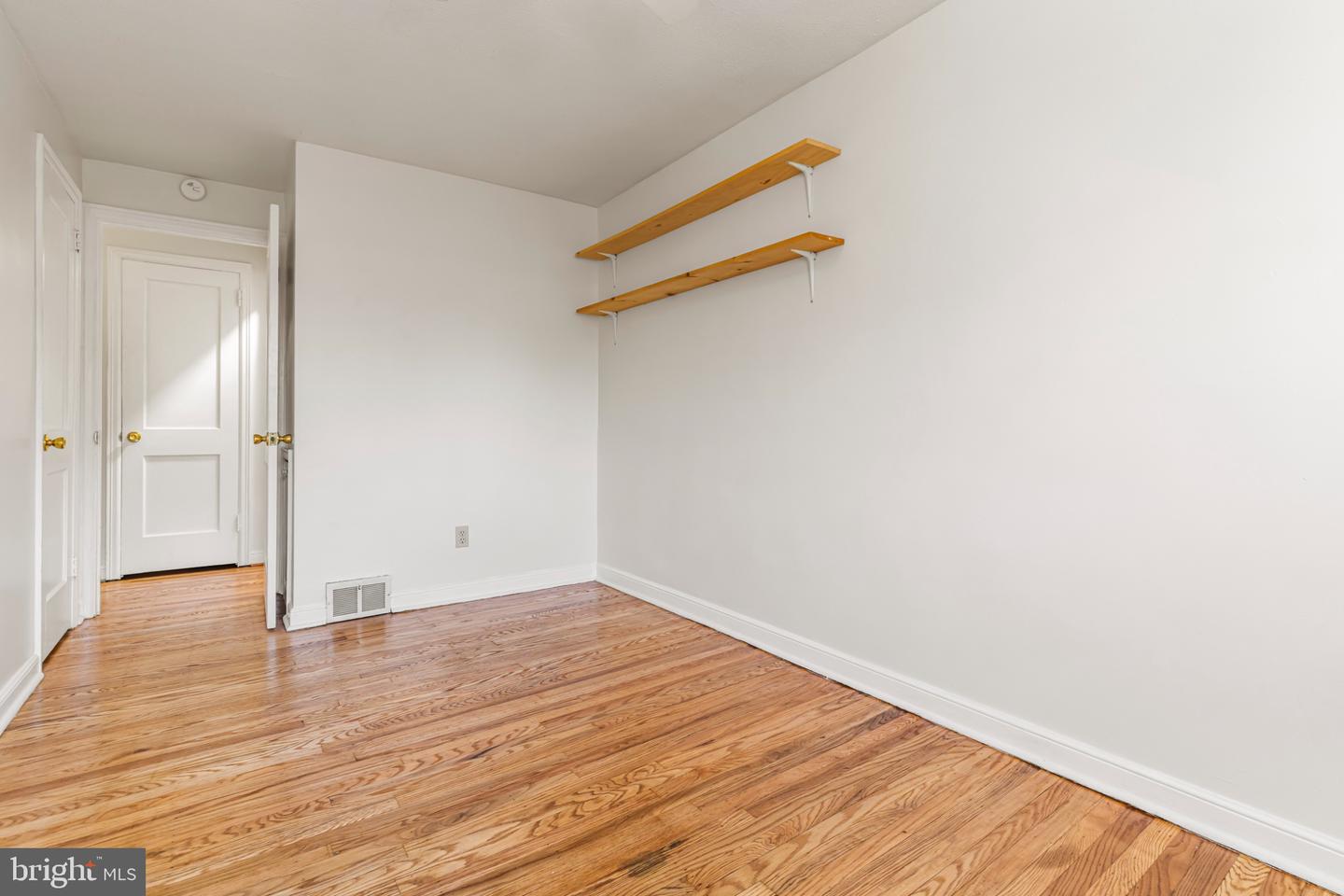 222 E Park Ave Property Photo 20