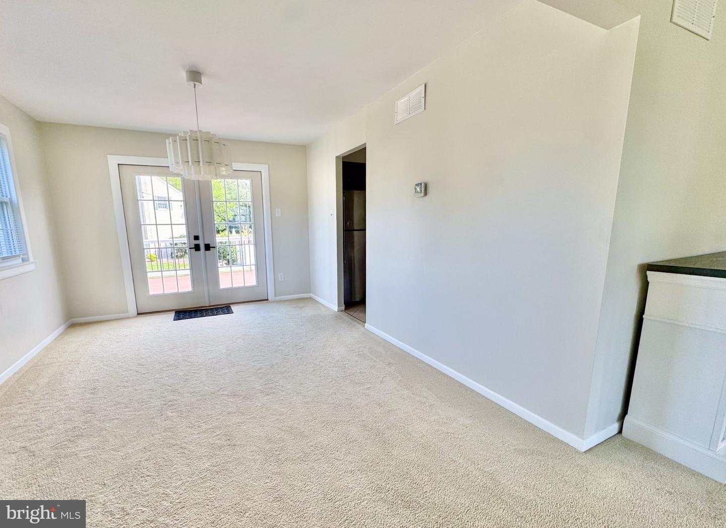 806 Wright Dr # Property Photo 5