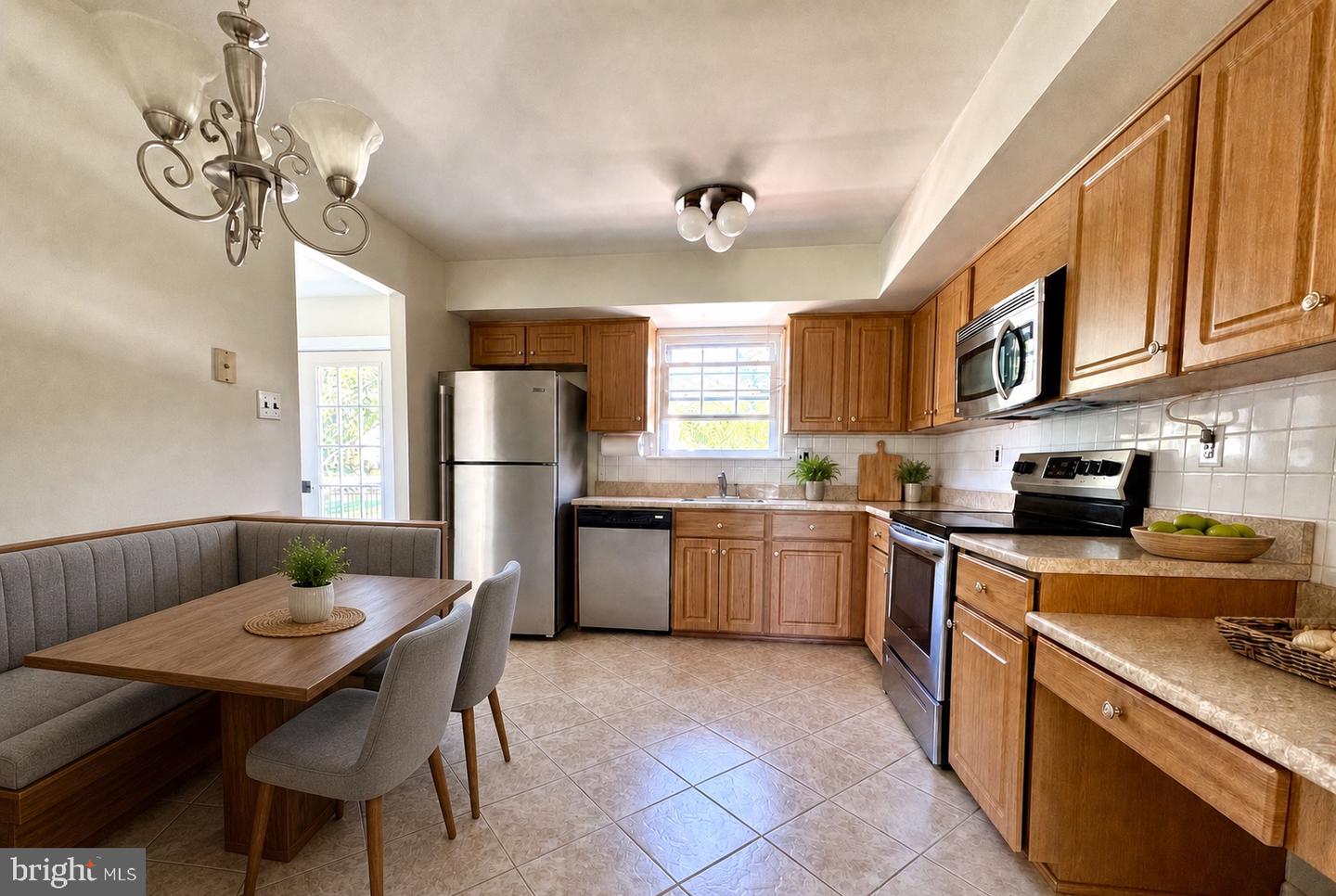 806 Wright Dr # Property Photo 8