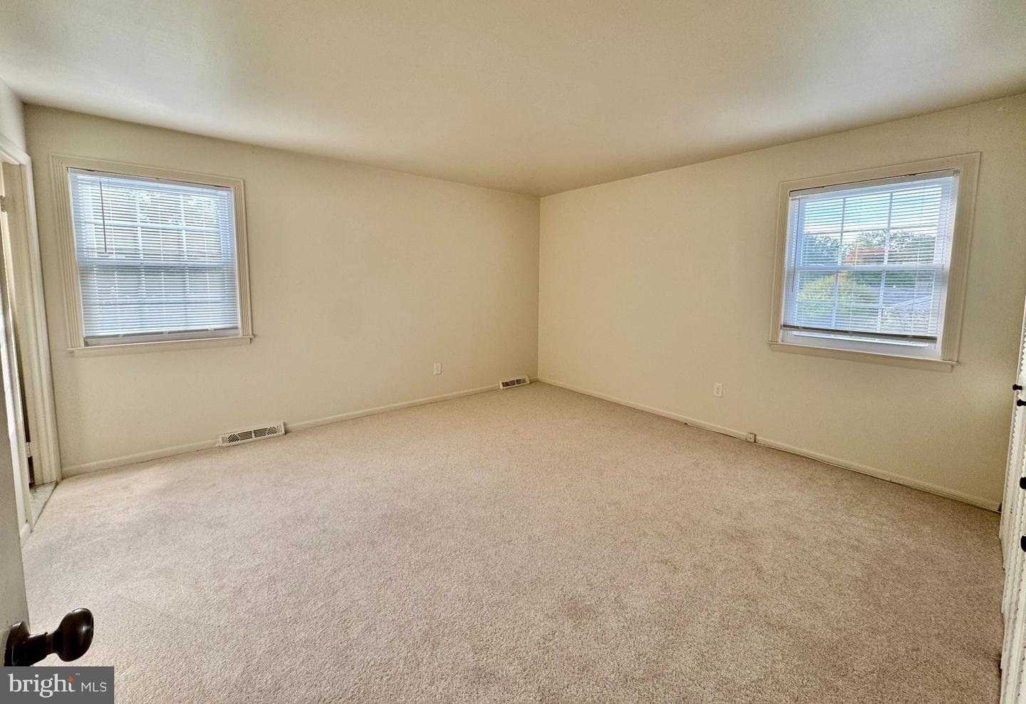 806 Wright Dr # Property Photo 9