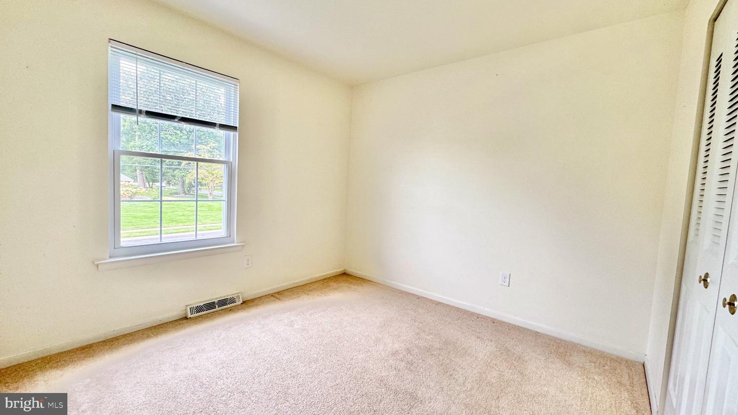 806 Wright Dr # Property Photo 13