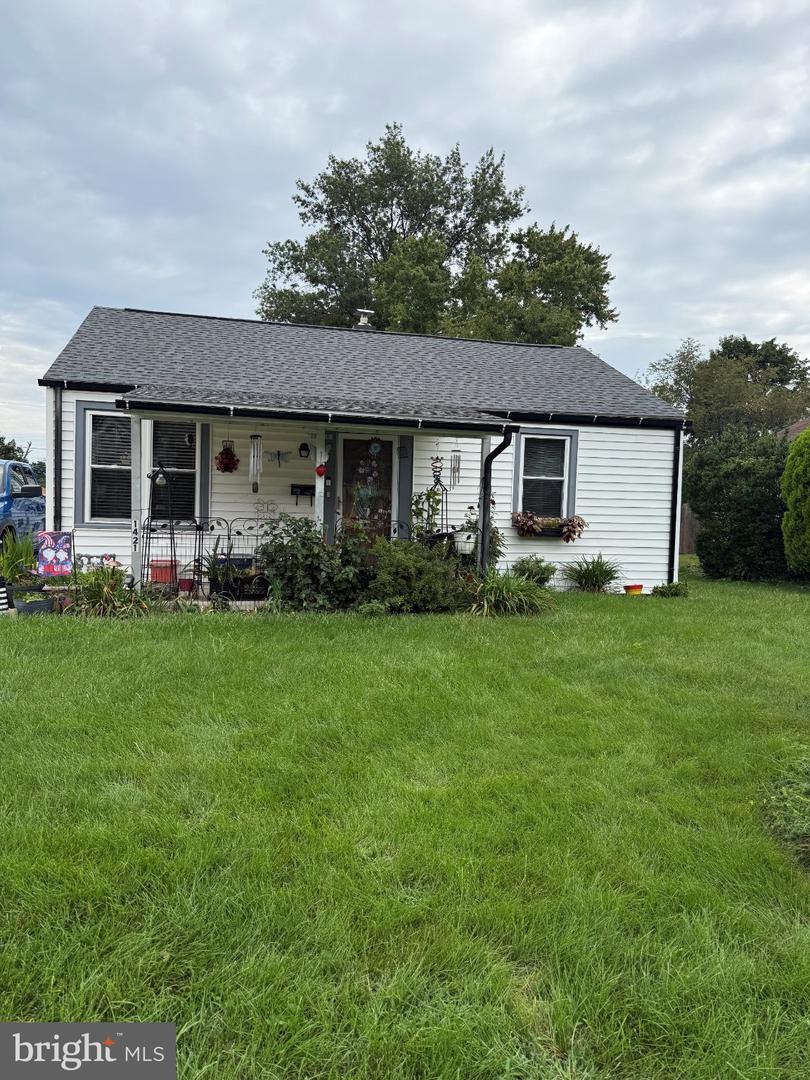 1421 W James St Property Photo 1