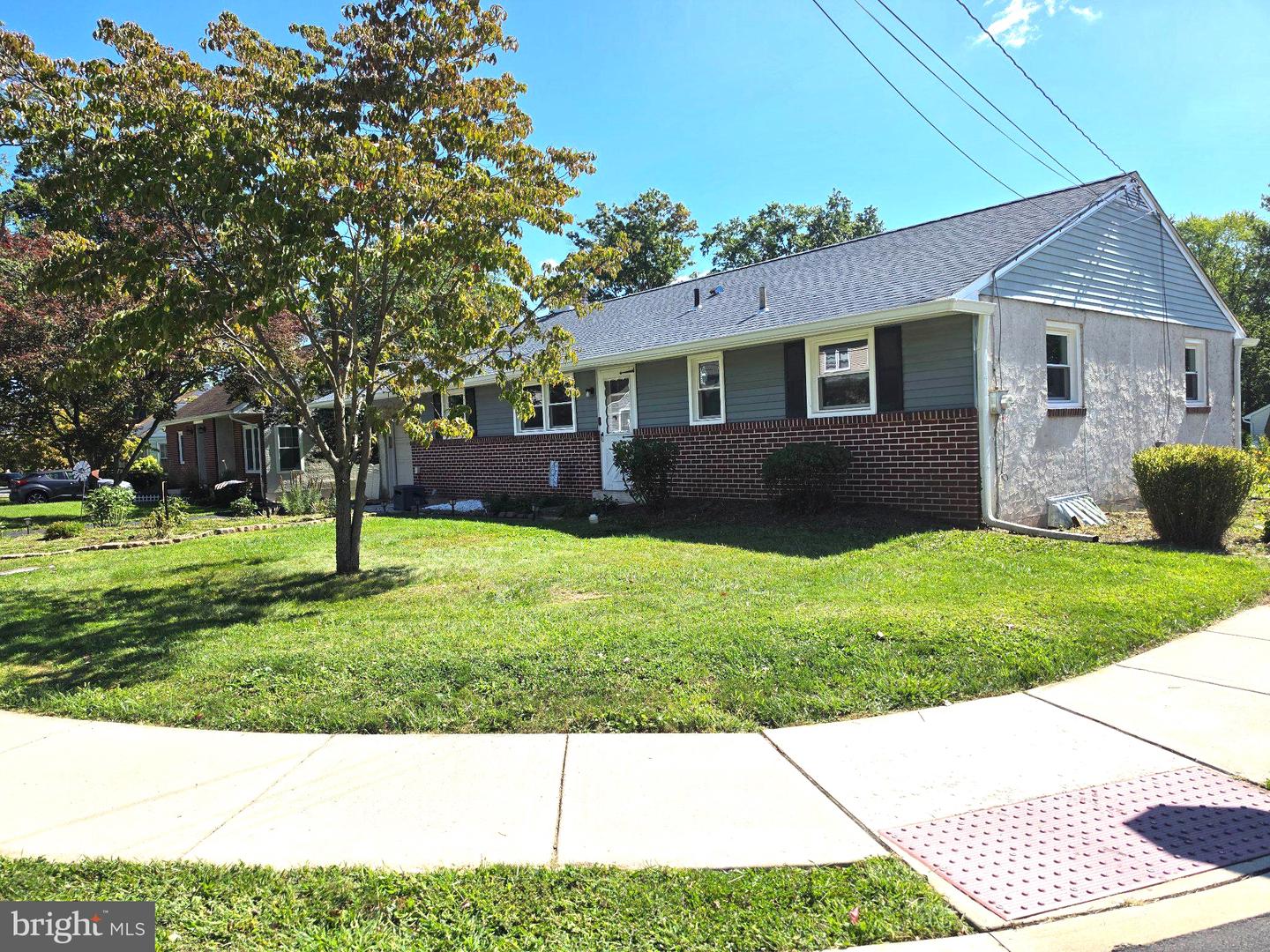 134 W School St Property Photo 1