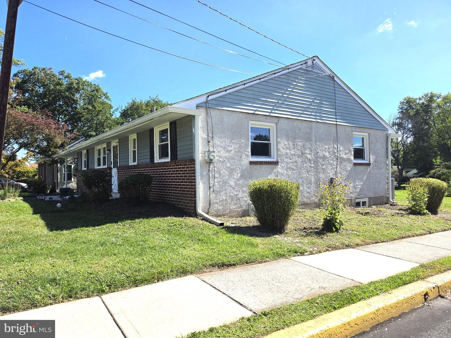 134 W School St Property Photo 2