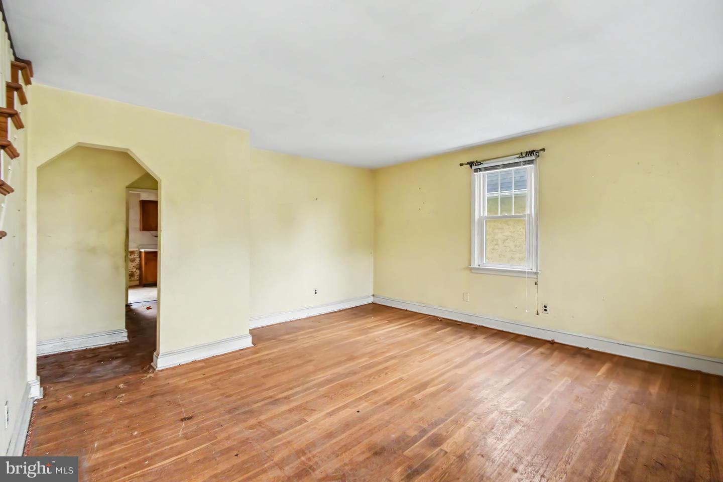 308 Runnymede Ave # Property Photo 5