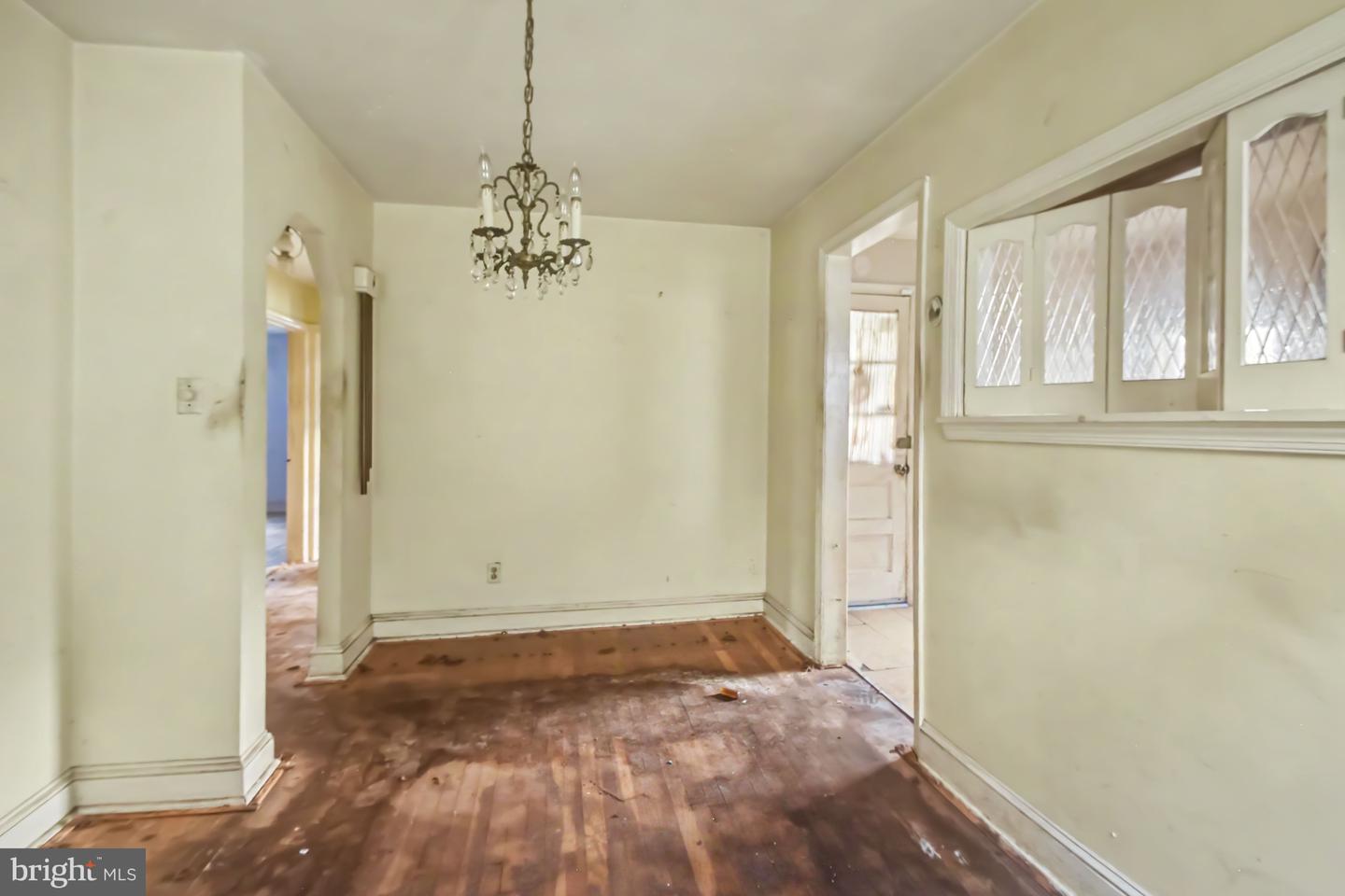 308 Runnymede Ave # Property Photo 6