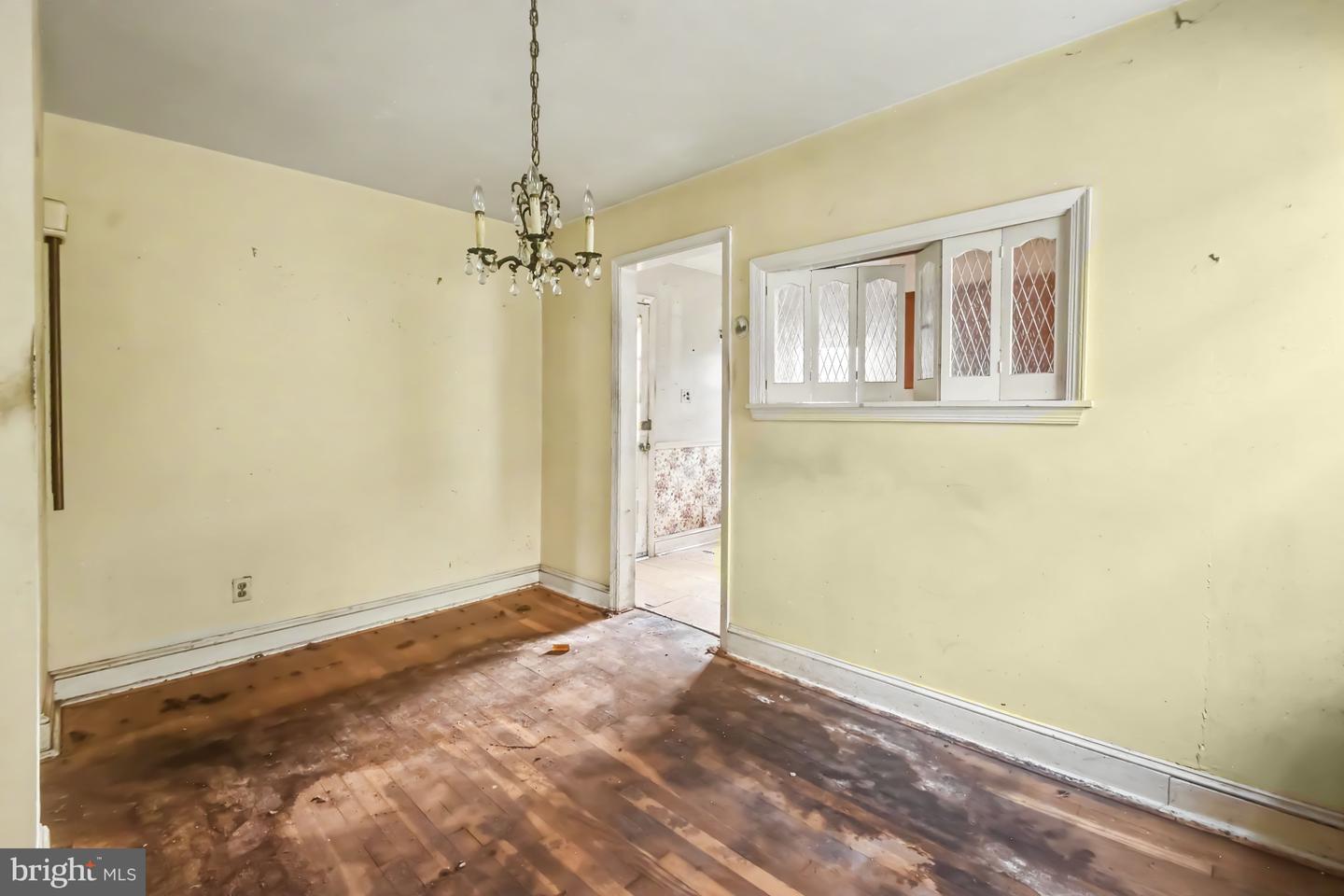 308 Runnymede Ave # Property Photo 7