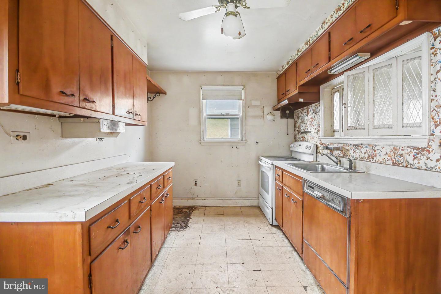 308 Runnymede Ave # Property Photo 10