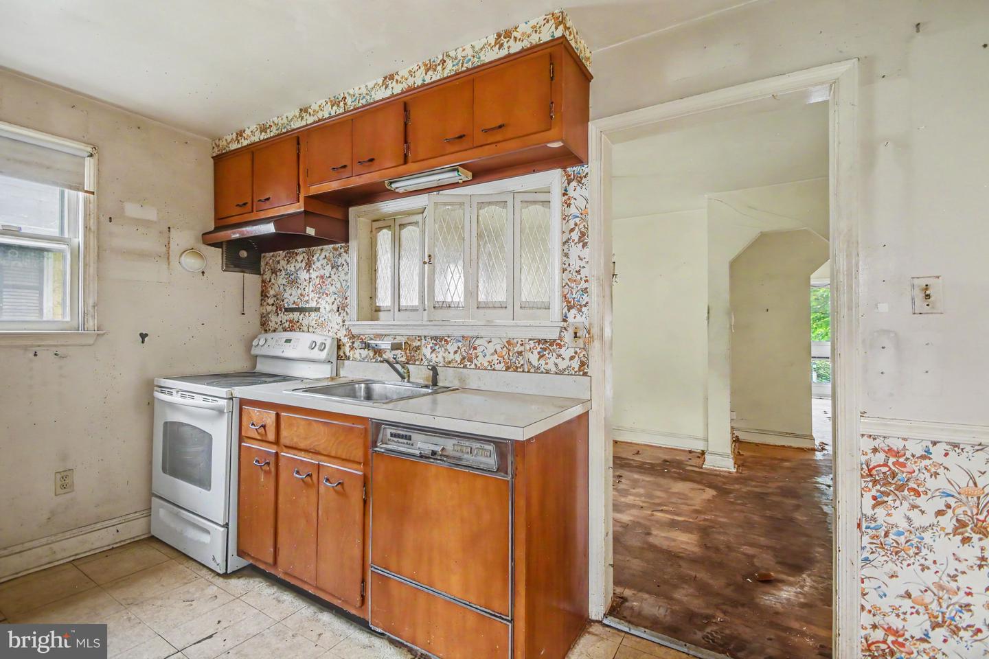 308 Runnymede Ave # Property Photo 11