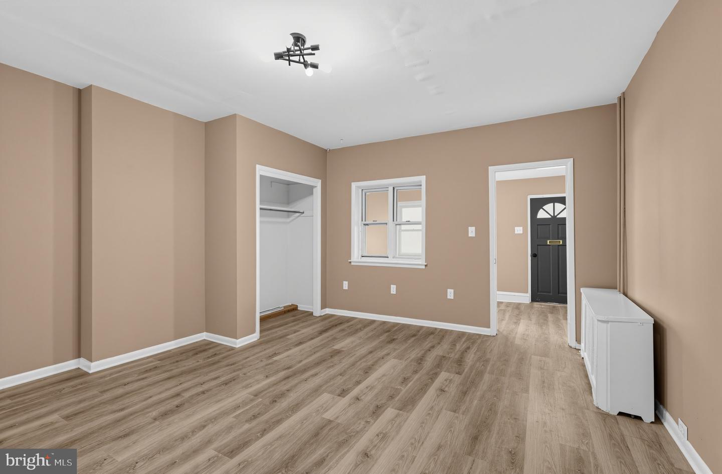 108 W 5th St Property Photo 6