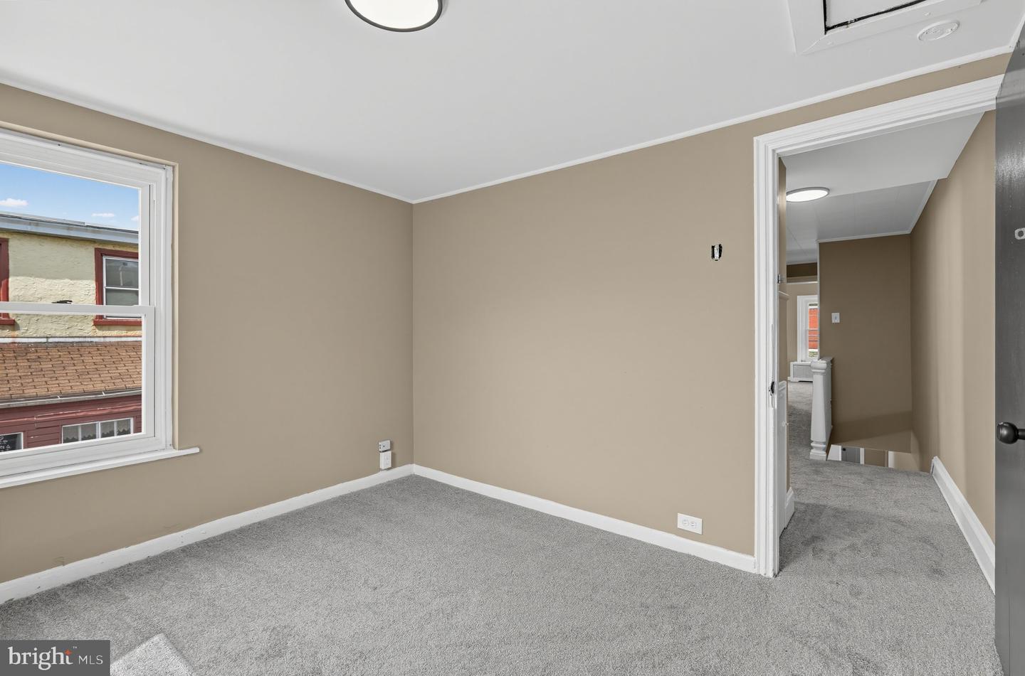 108 W 5th St Property Photo 19