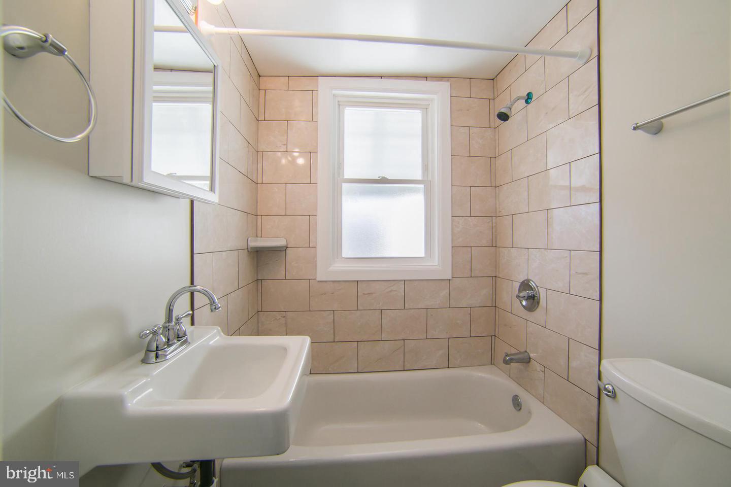 435 Leedom Street #2 Property Photo 6