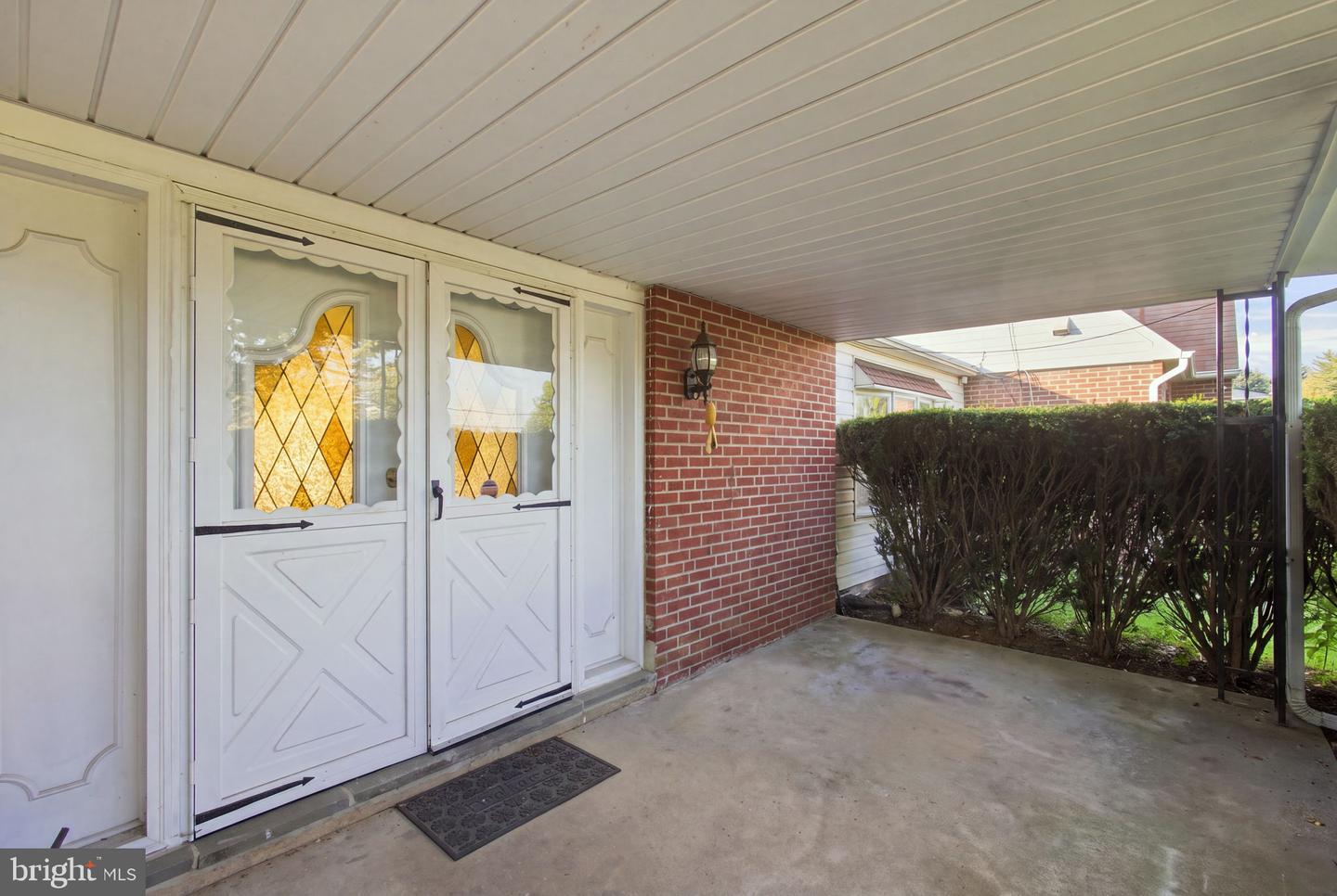 2438 Pine # Property Photo 4