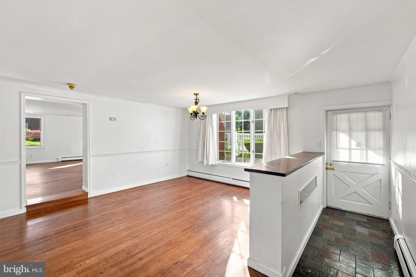 2438 Pine # Property Photo 6