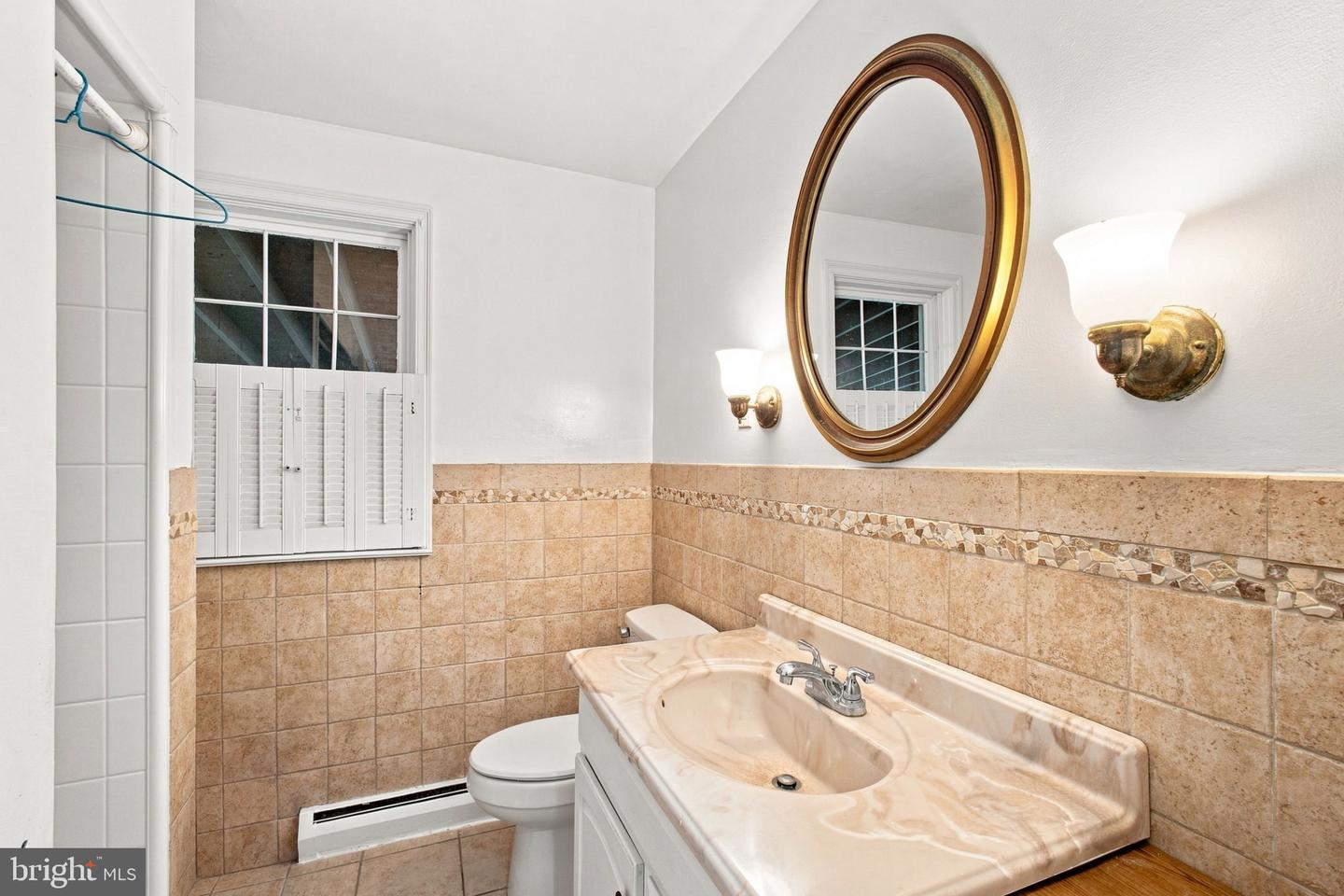 2438 Pine # Property Photo 16