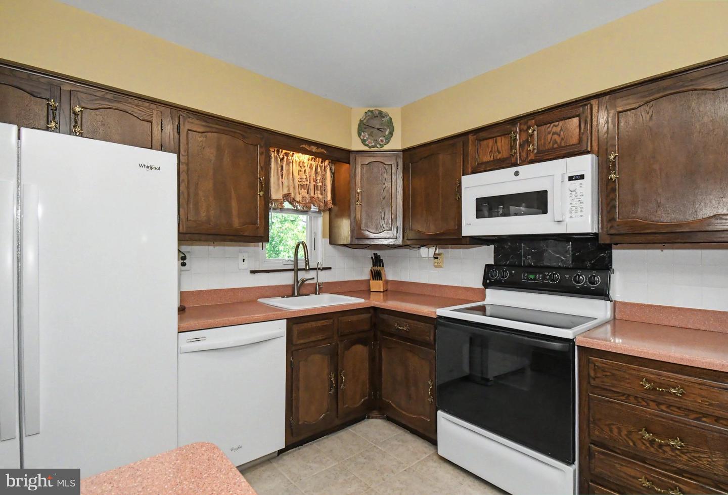 266 Level Rd Property Photo 5