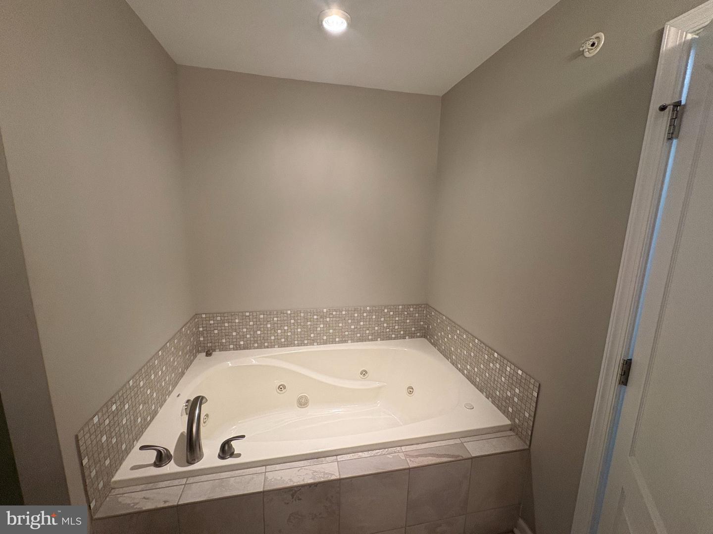 152 High Point Ave Property Photo 7