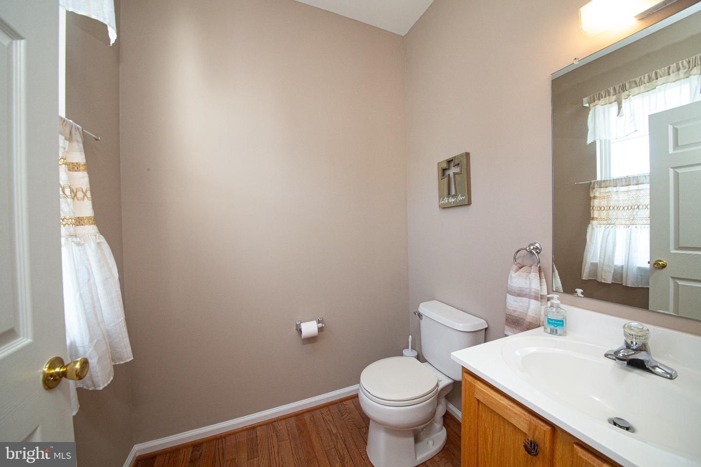 717 Queen Rd # Property Photo 8