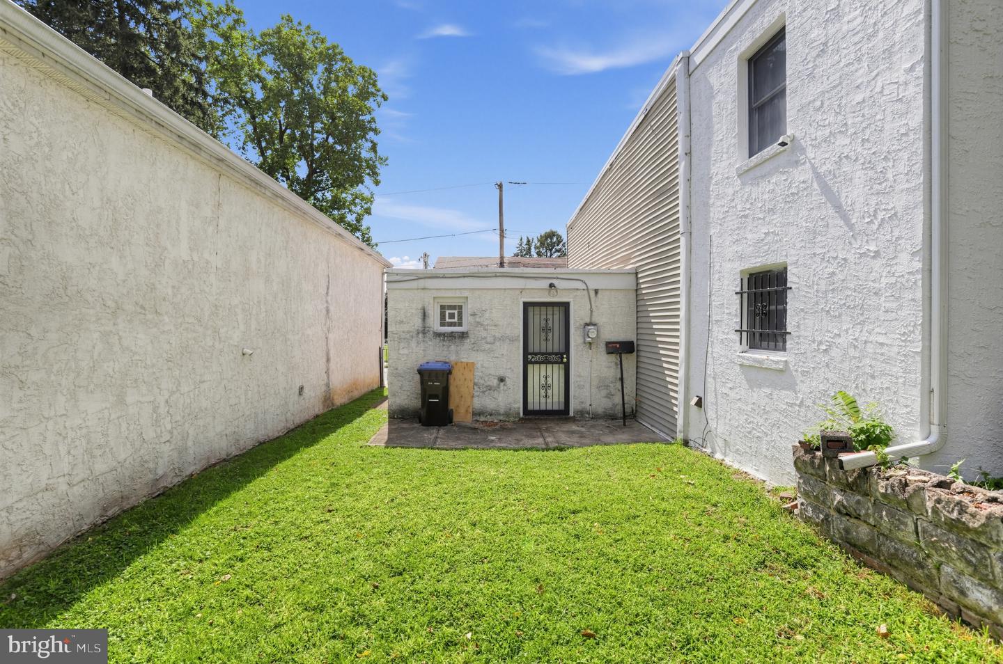 325 E Basin St Property Photo 5