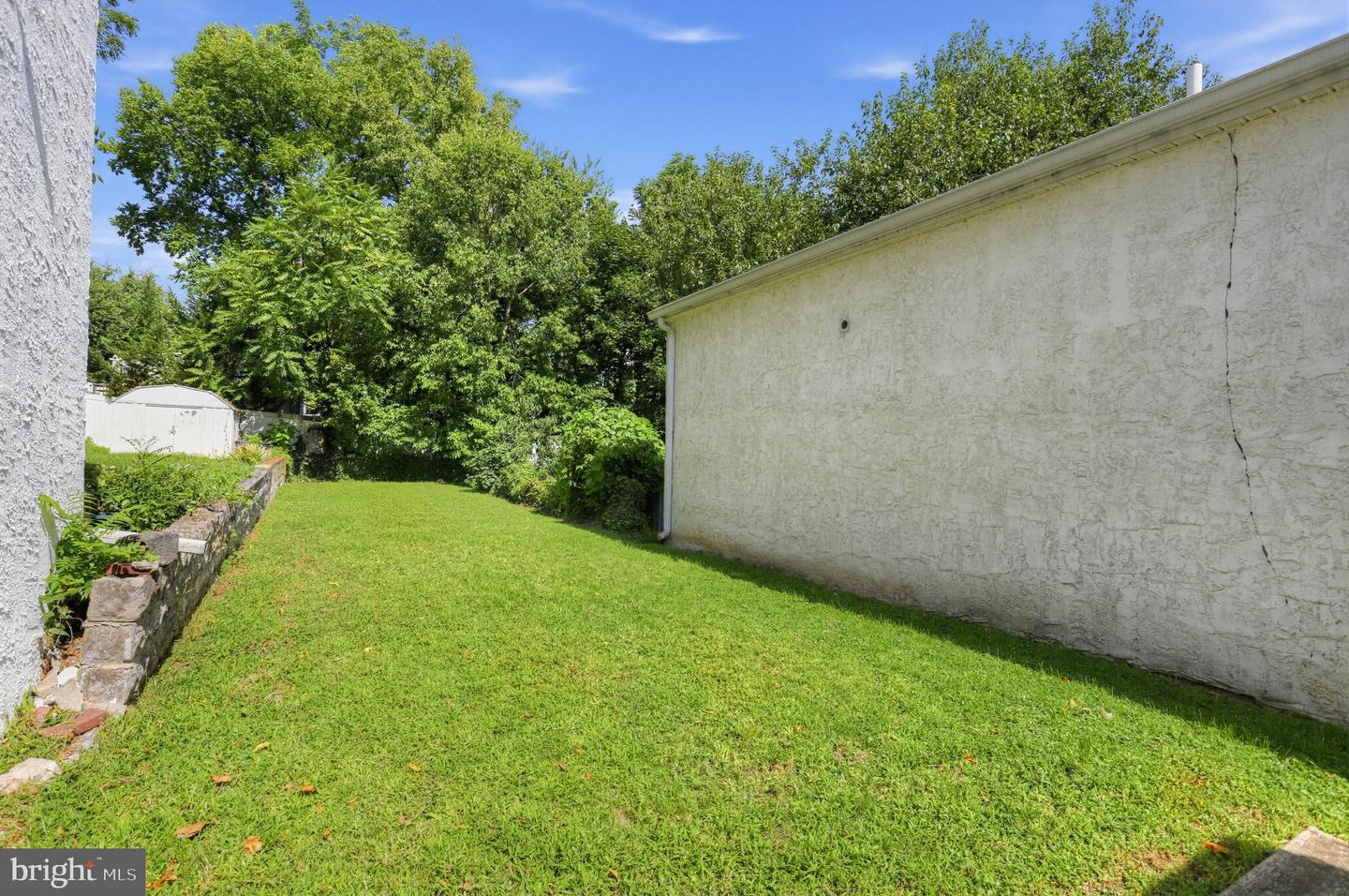 325 E Basin St Property Photo 7