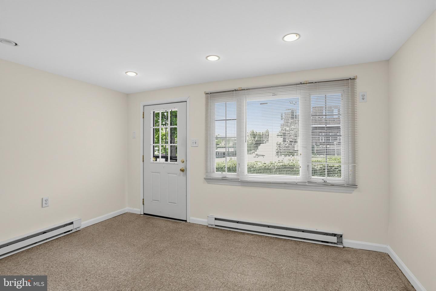 325 E Basin St Property Photo 8