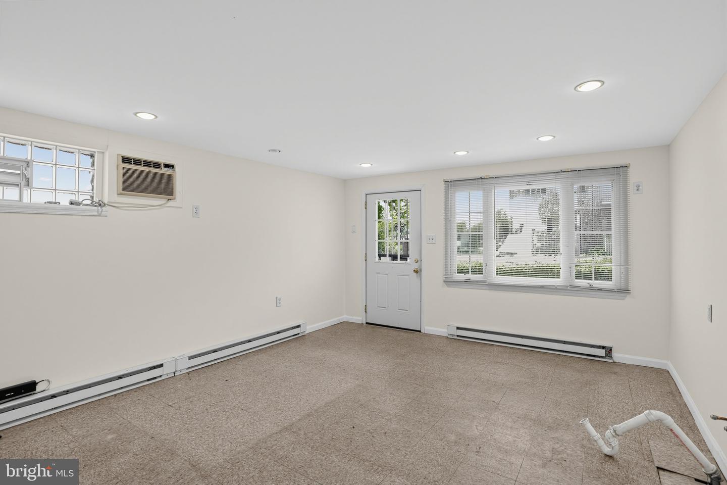 325 E Basin St Property Photo 11