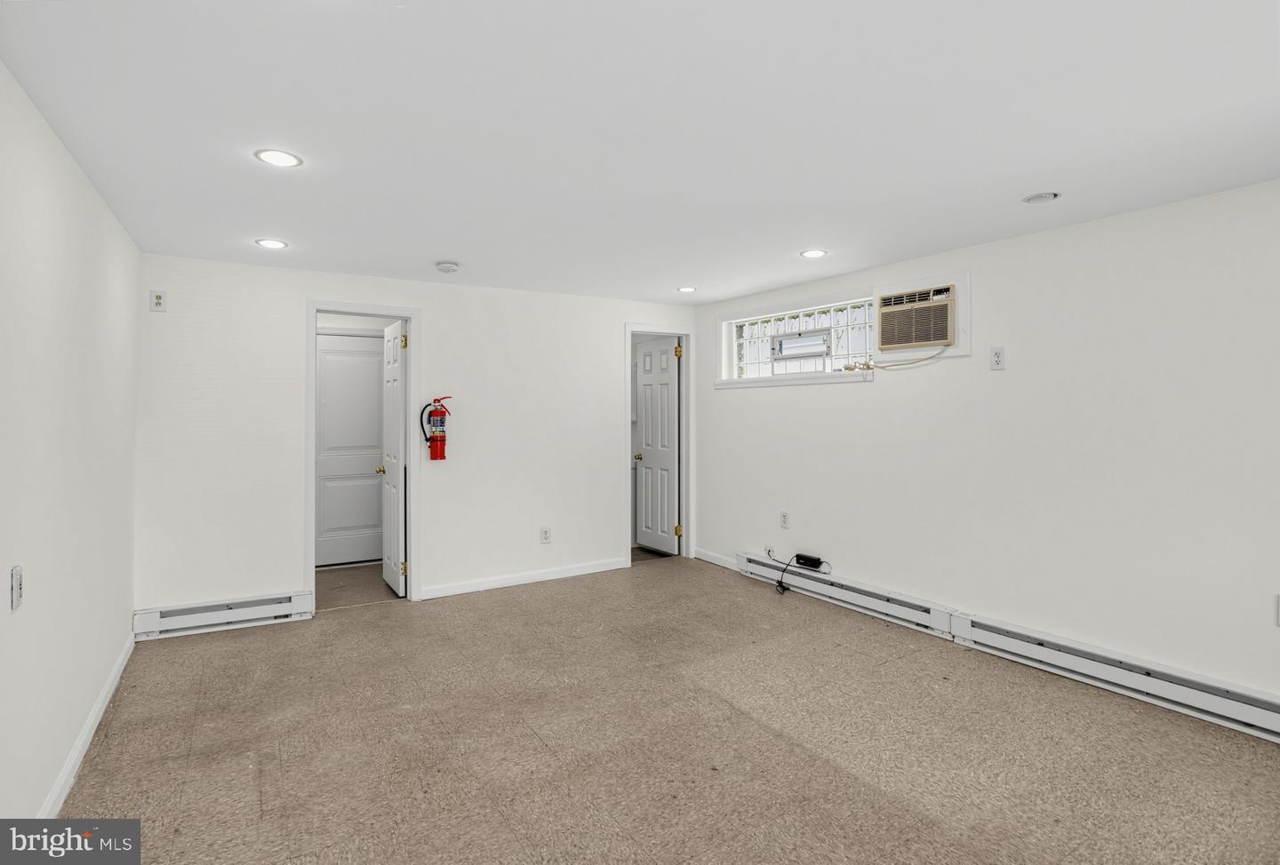 325 E Basin St Property Photo 12
