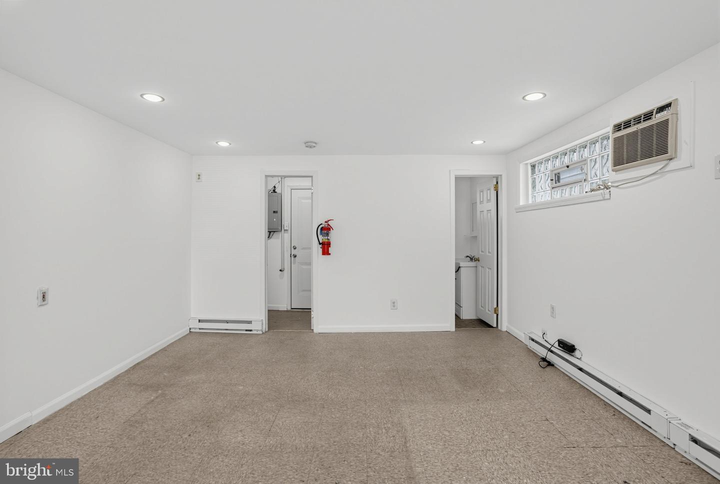325 E Basin St Property Photo 13