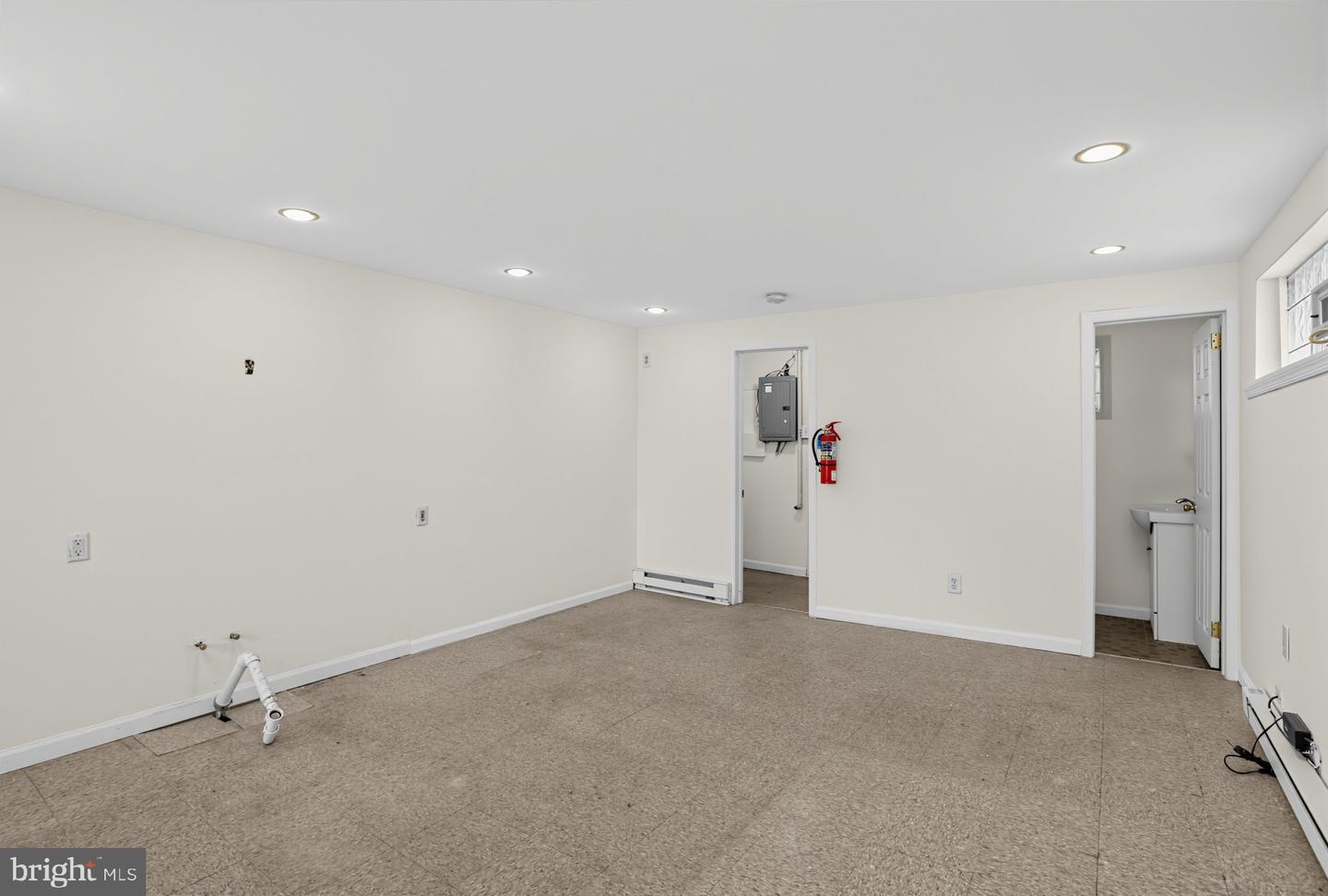 325 E Basin St Property Photo 14