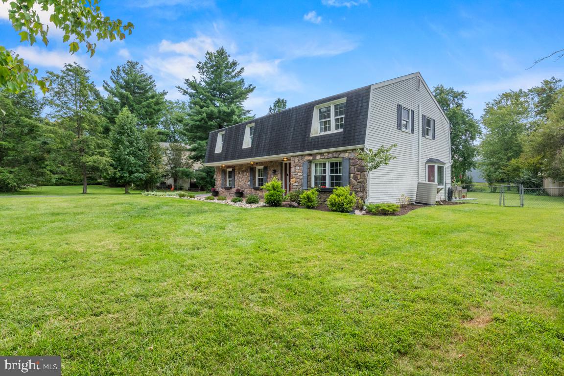 228 Lenape Dr Property Photo 4