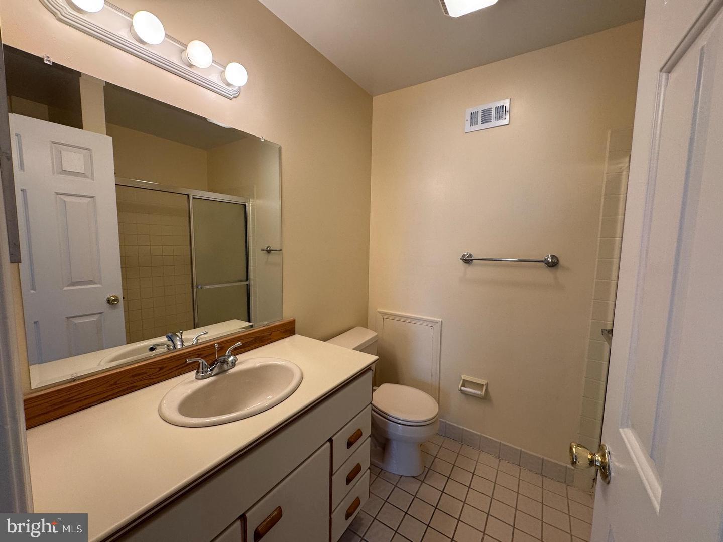 802 Seminole Gdns Property Photo 13