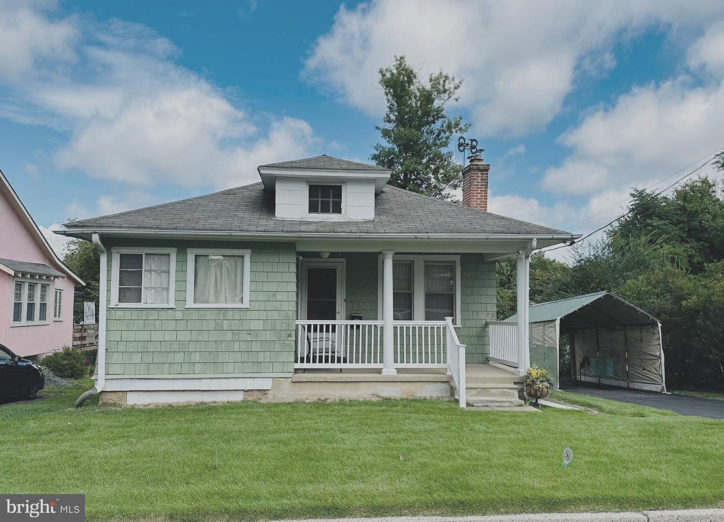 2429 Brookdale Ave Property Photo 1