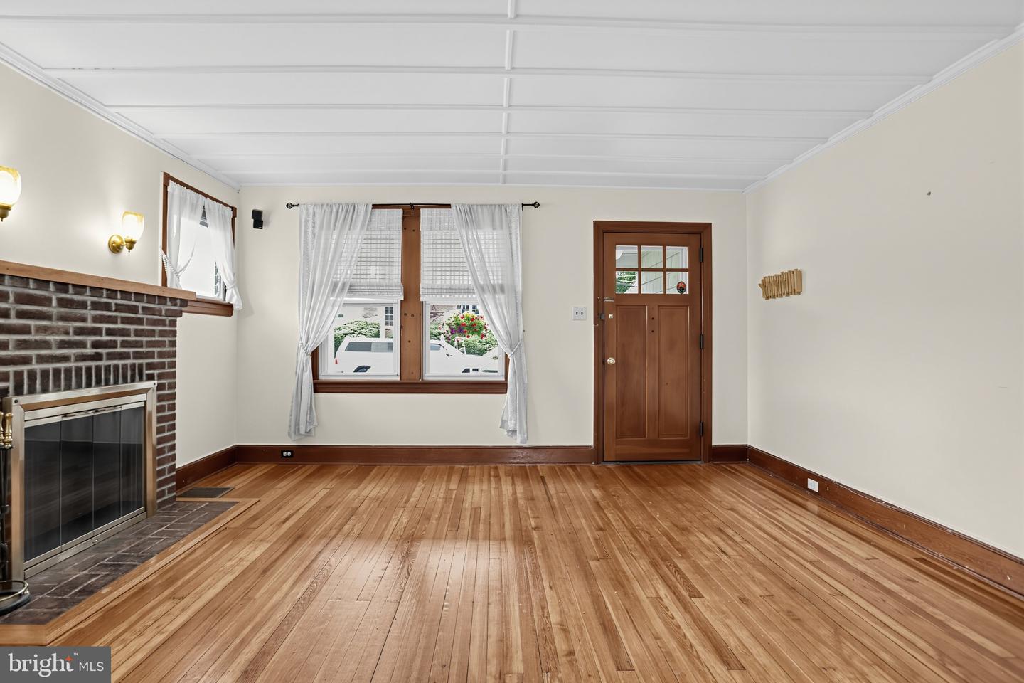2429 Brookdale Ave Property Photo 5