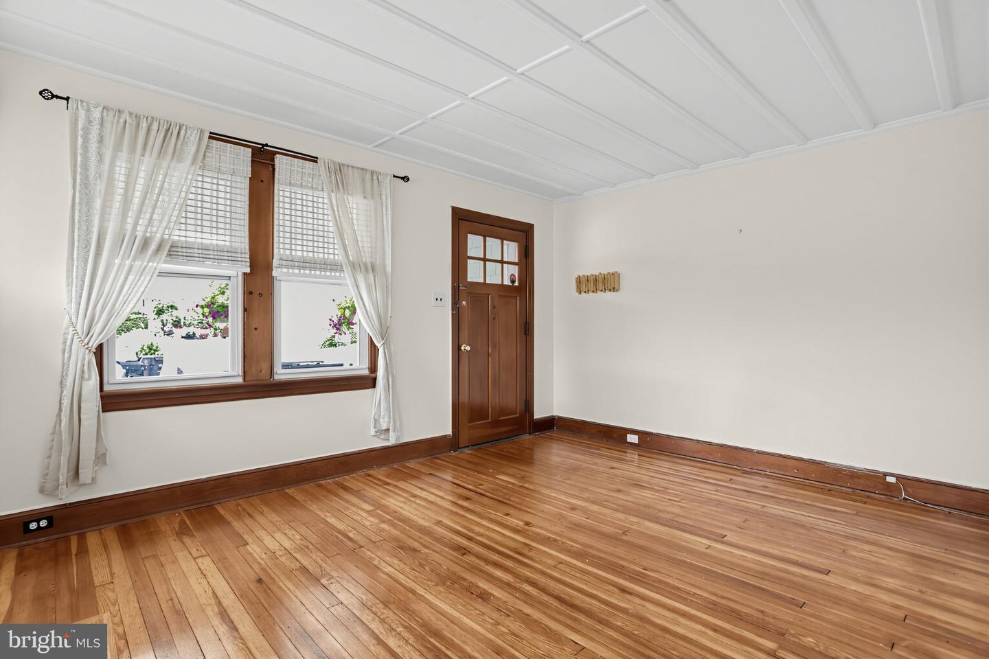 2429 Brookdale Ave Property Photo 6