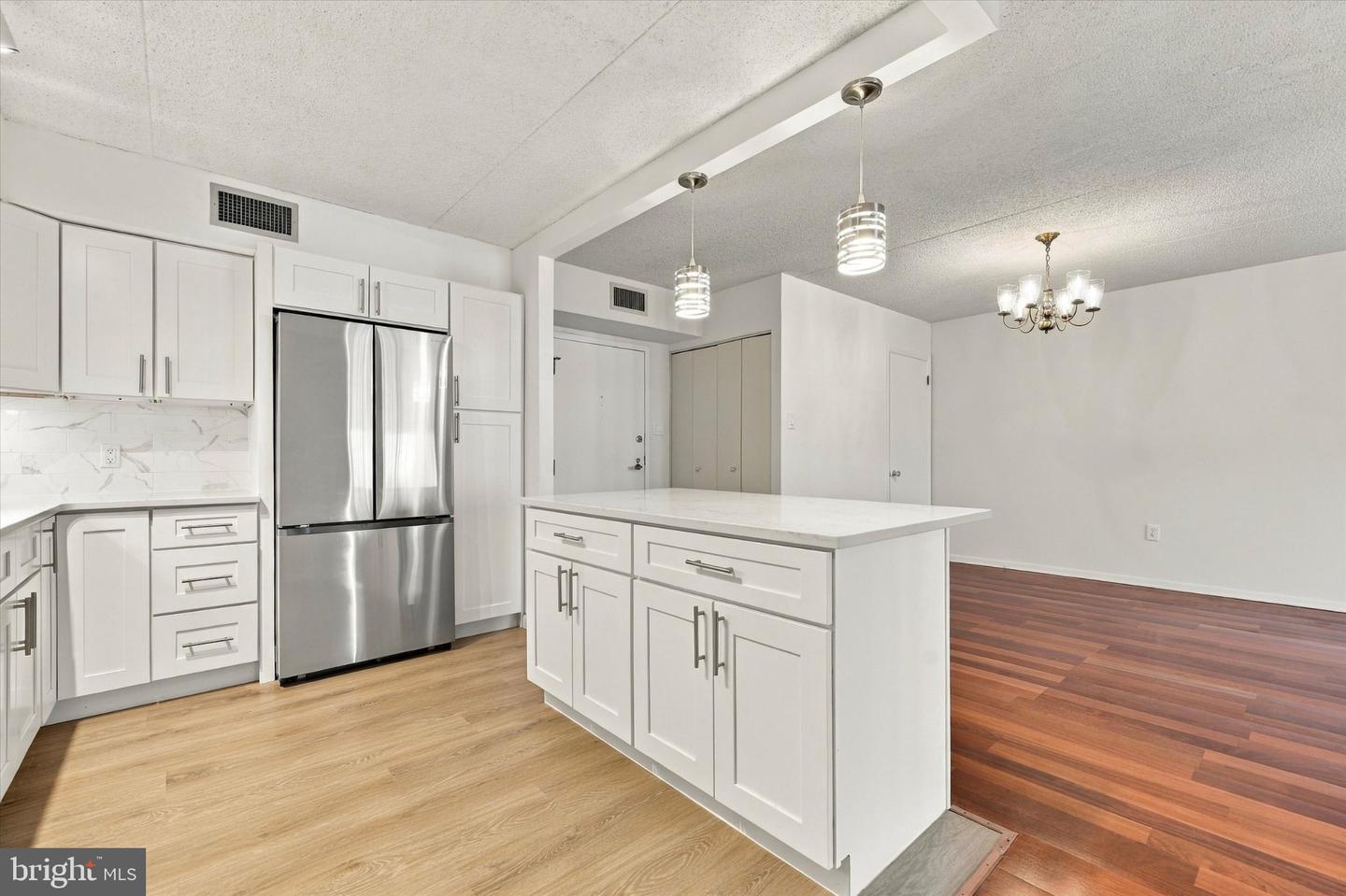 10918 Valley Forge Cir #918 Property Photo 4