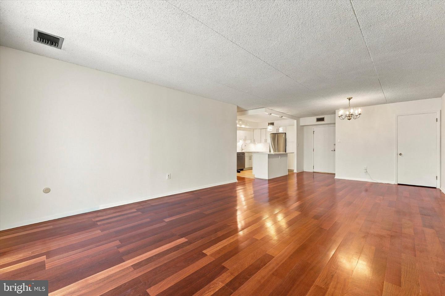 10918 Valley Forge Cir #918 Property Photo 7