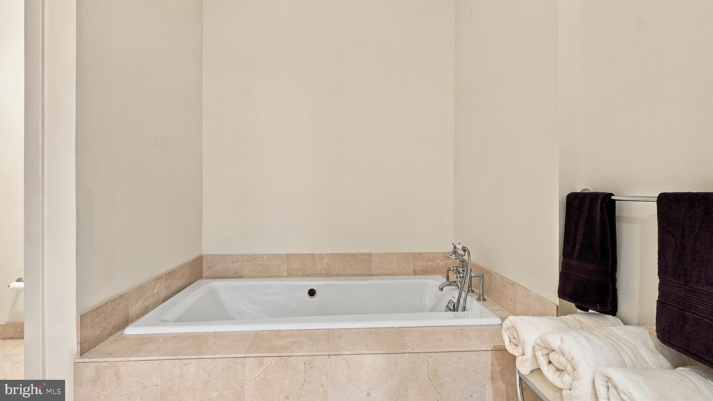 190 Presidential Blvd Blvd #713 Property Photo 28