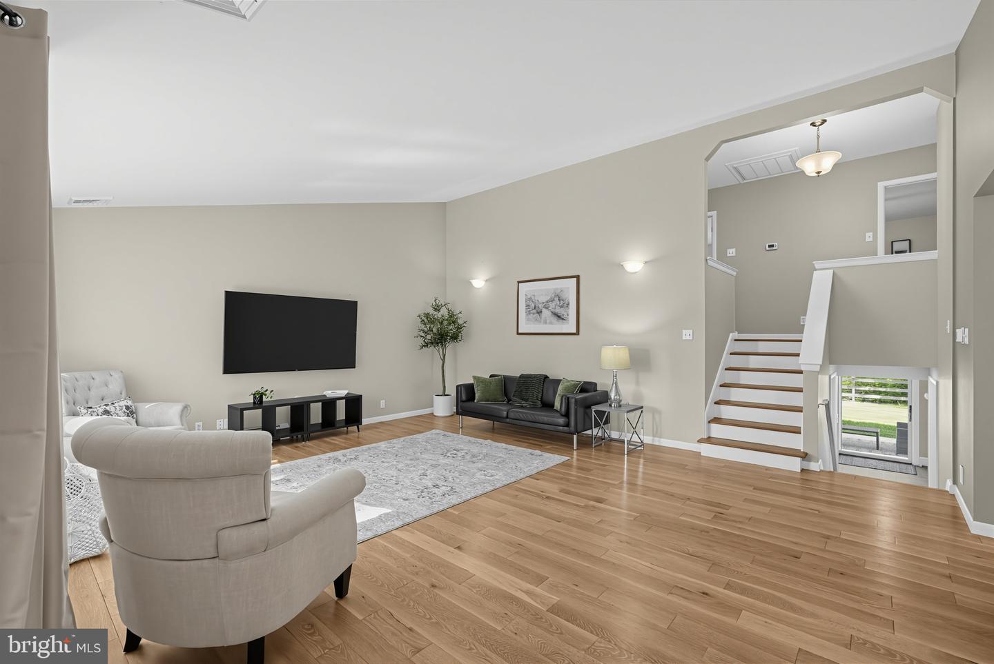 208 Oakland Pl Property Photo 3