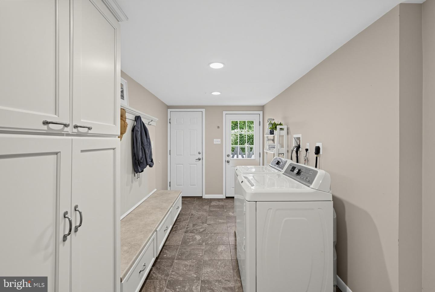 208 Oakland Pl Property Photo 22