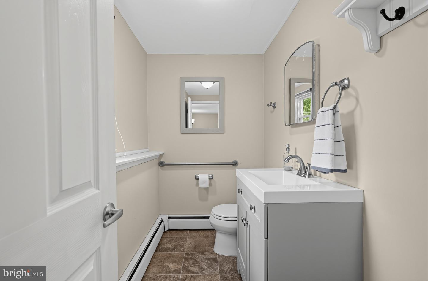 208 Oakland Pl Property Photo 23