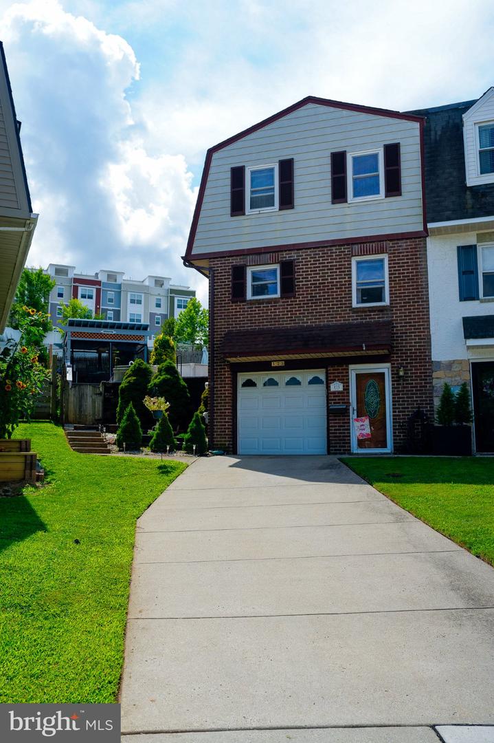 123 Sutcliffe Ln # Property Photo 1