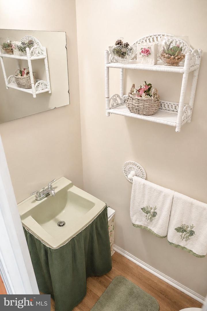 123 Sutcliffe Ln # Property Photo 5