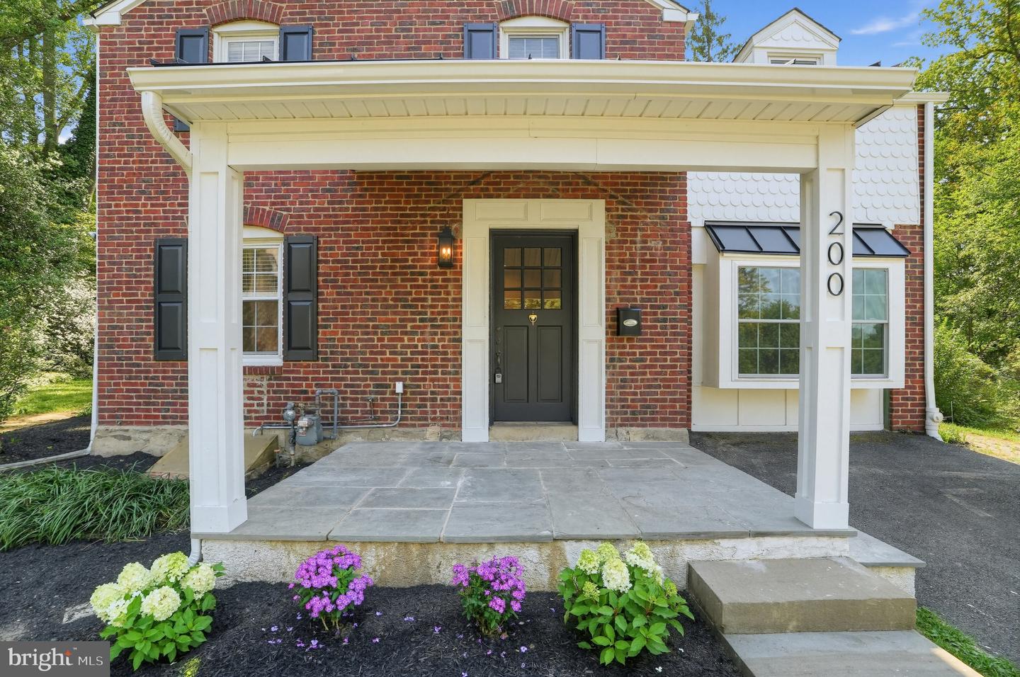 200 Glendalough Rd # Property Photo 4