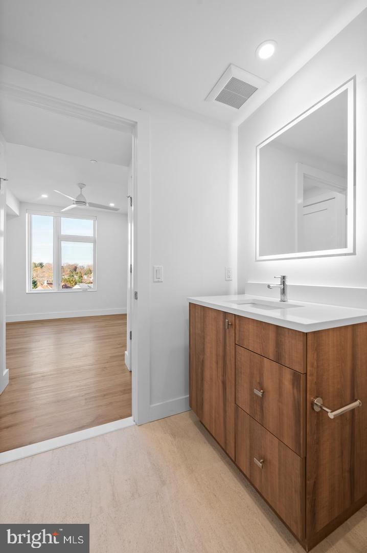 650 Montgomery Avenue #203 Property Photo 16