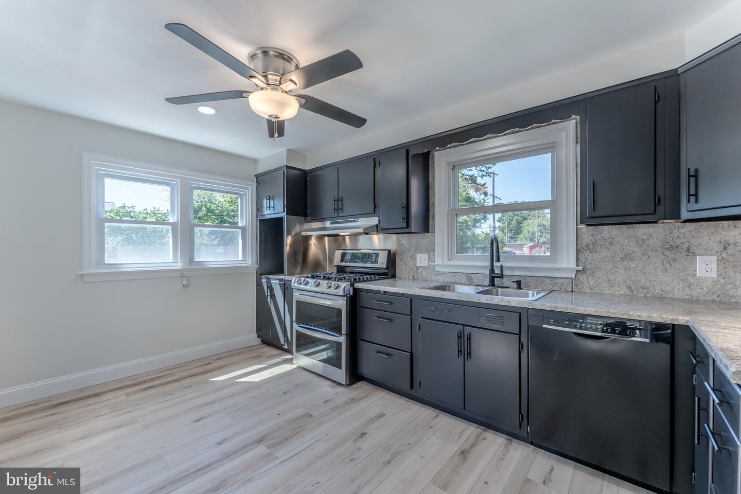 1414 Sunset Dr # Property Photo 12