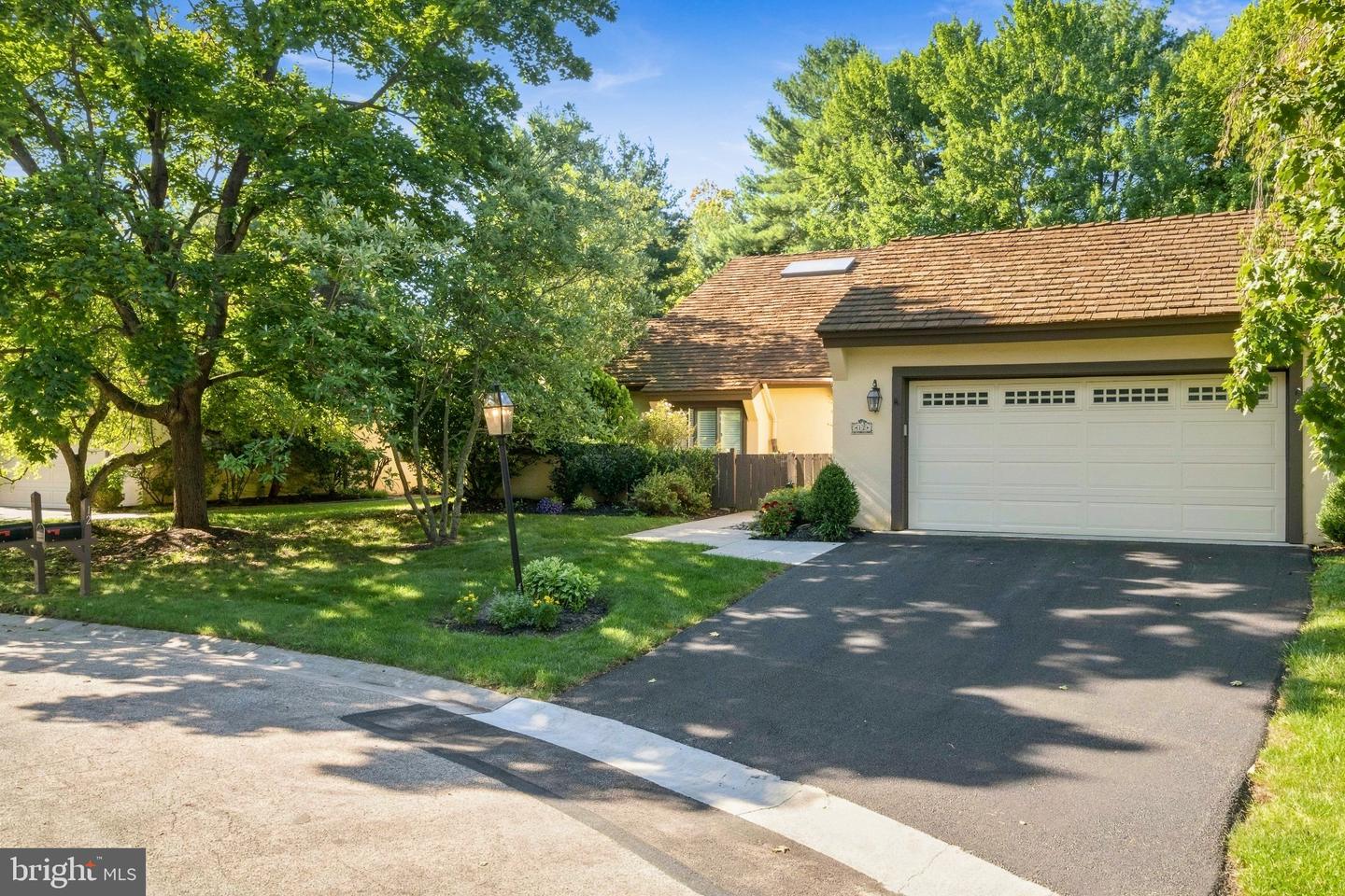 12 Pastern Ln Property Photo 1