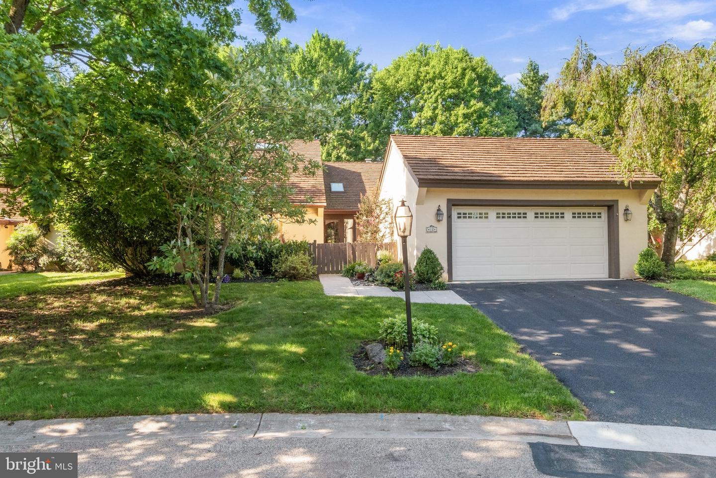 12 Pastern Ln Property Photo 2